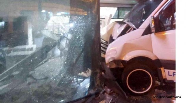 Kağıthane’de öksürük krizi tutan şoför, servis aracıyla bankaya girdi: 1 yaralı