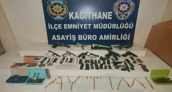 <strong>Kağıthane’de polisin baskın düzenlediği ev silah imalathanesi çıktı</strong>
