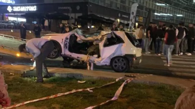 Kağıthanede trafik kazası: 1 ölü, 2 yaralı
