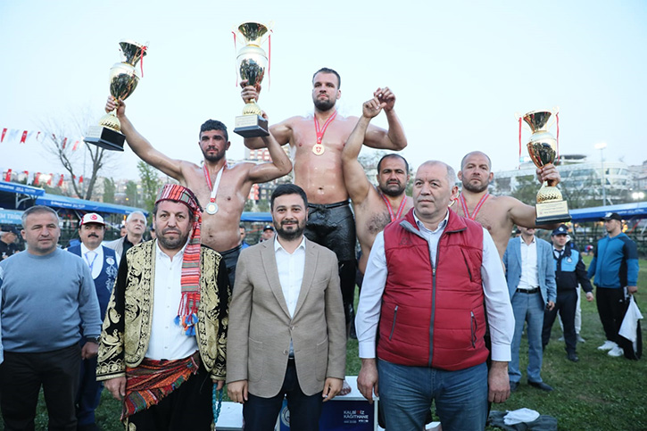 KAĞITHANE YAĞLI GÜREŞLERİNDE ŞAMPİYON GÜMÜŞALAN OLDU