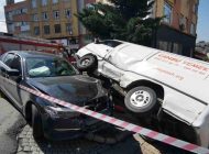 Kağıthane’de Otomobil Minibüse Çarptı: Minibüs Devrildi, Yaşlı Kadın Yaralandı