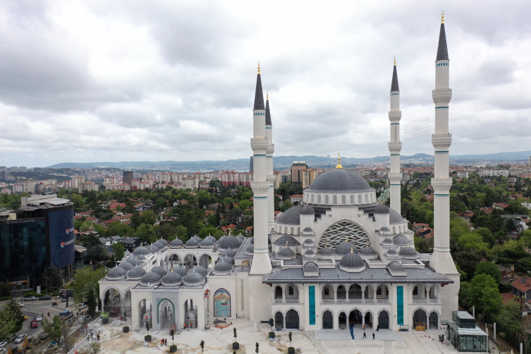 Levent’te yapılan Barbaros Hayrettin Paşa Camii ibadete açılıyor