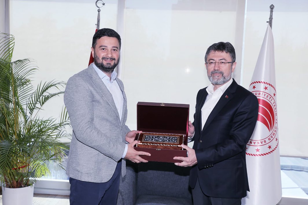 BAŞKAN ÖZTEKİN TARIM VE ORMAN BAKANI YUMAKLI İLE BİR ARAYA GELDİ