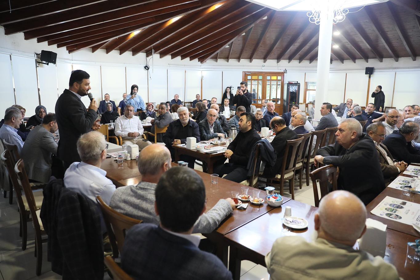 VEFALI AK  DOSTLAR  KAHVALTIDA BULUŞTU