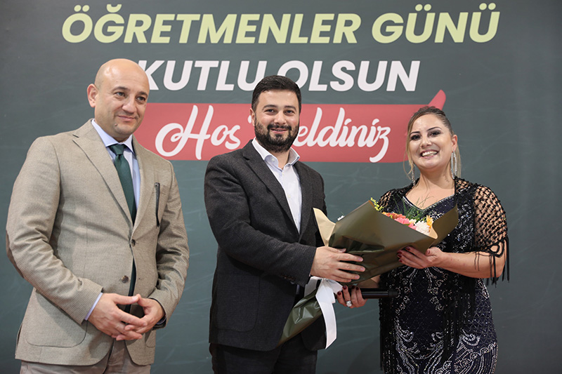 KÂĞITHANE’DE 24 KASIM ÖĞRETMENLER GÜNÜ KUTLANDI