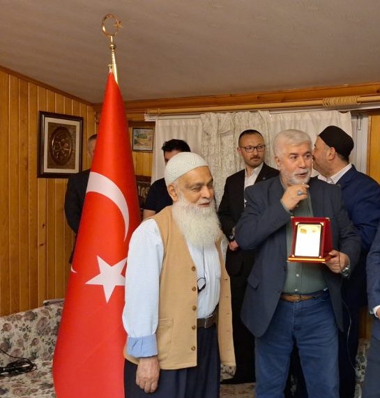 BÜNYAMİN VAKFI’NDAN GAZETEMİZE PLAKET