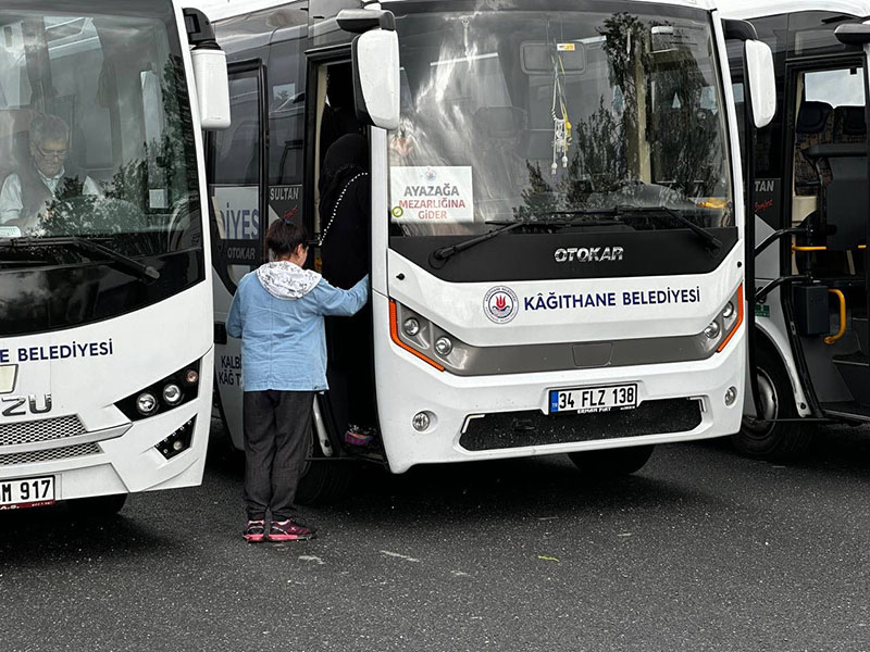 KÂĞITHANE’DE KABİR ZİYARETİ YAPMAK İSTEYEN VATANDAŞLARA ULAŞIM DESTEĞİ