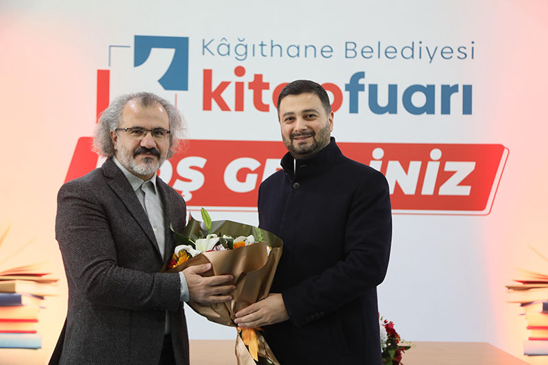 KÂĞITHANE KİTAP FUARI’NDA SÖYLEŞİLER VE İMZA GÜNLERİ YOĞUN İLGİ GÖRÜYOR