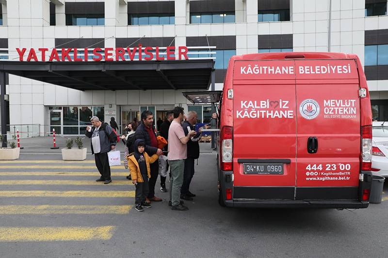 BELEDİYE  RAMAZAN DA YOLDA KALMIŞLARI UNUTMADI