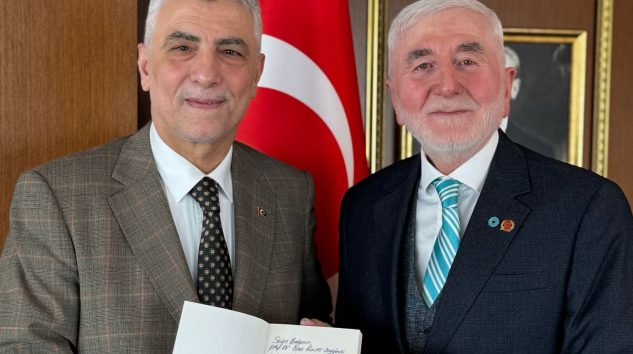 KİTABINI BAKAN BOLAT’A TAKDİM ETTİ