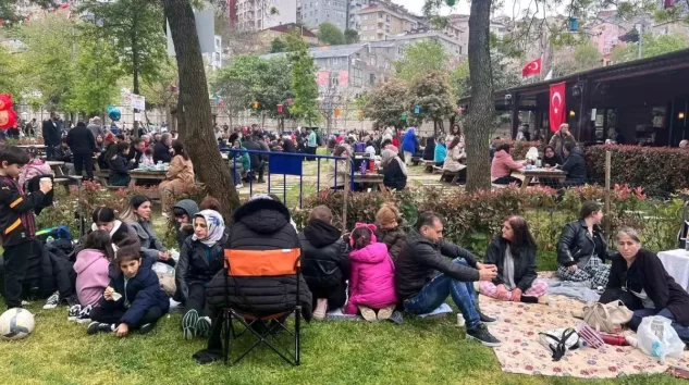 DEPREMDE; KOMŞU İLÇELER BEYOĞLU VE ŞİŞLİ KAĞITHANE’YE SIĞINDI