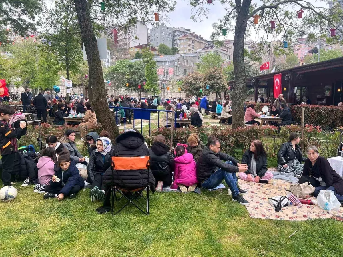 DEPREMDE; KOMŞU İLÇELER BEYOĞLU VE ŞİŞLİ KAĞITHANE’YE SIĞINDI