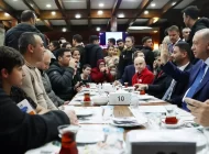 Cumhurbaşkanı Erdoğan, geceyi dışarda geçiren Kağıthaneli vatandaşları ziyaret etti.