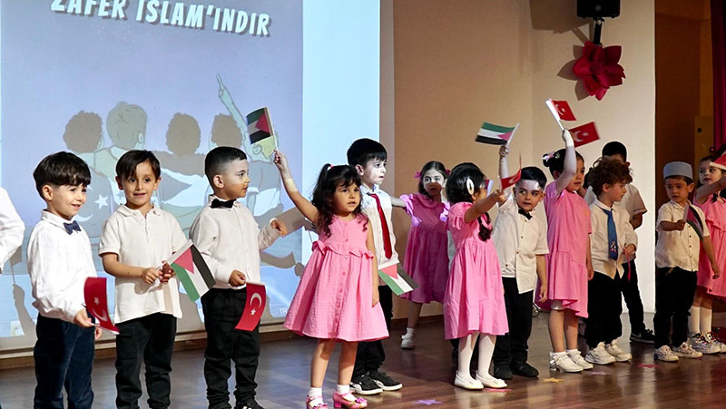 MİNİK YÜREKLERDEN ANLAMLI MESAJ: “DİREN FİLİSTİN”
