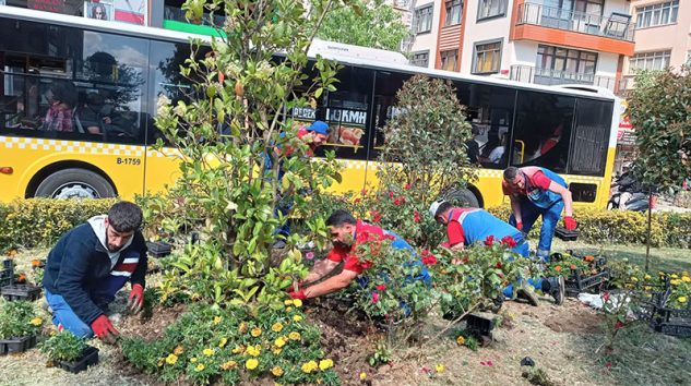 KÂĞITHANE YAZIN RENKLERİNE BÜRÜNDÜ