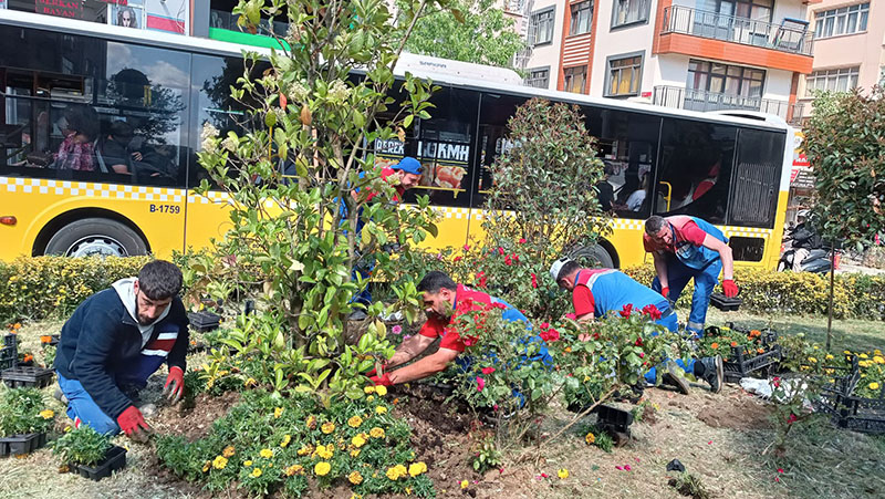 KÂĞITHANE YAZIN RENKLERİNE BÜRÜNDÜ
