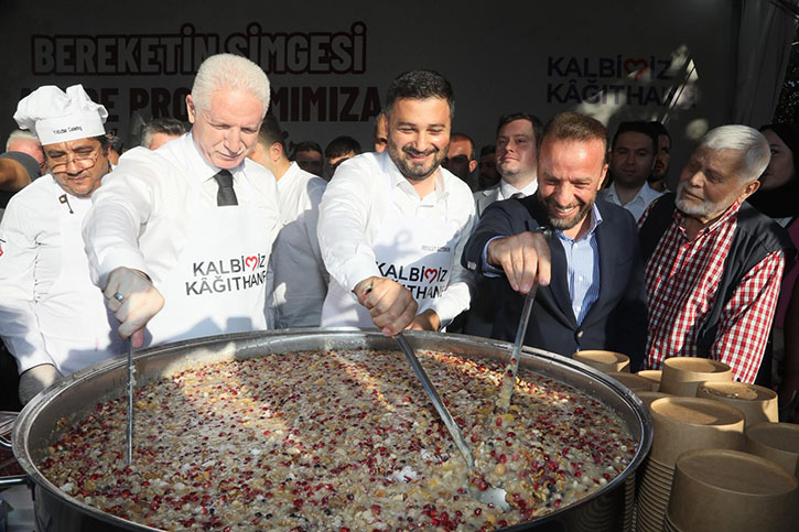 KAĞITHANE’DE 20 BİNDEN FAZLA KİŞİYE AŞURE İKRAM EDİLDİ
