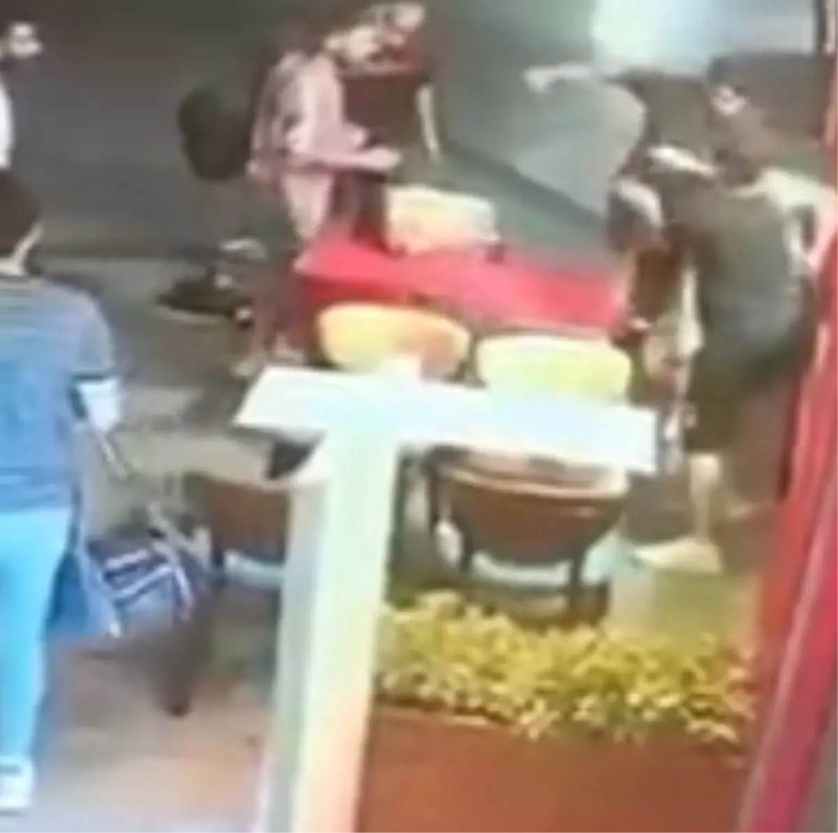 Kağıthane’de Eski eşinin sosyal medyadan yayın yaptığı kişiye bıçakla saldırdı