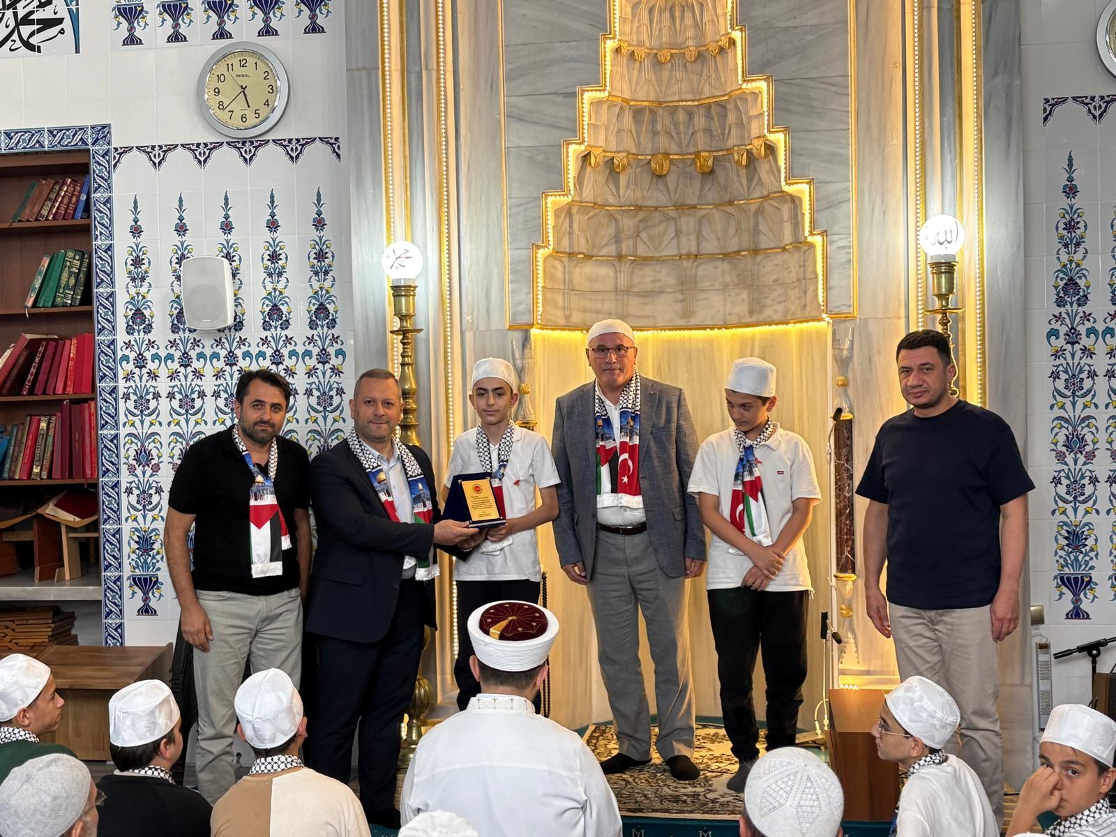 GAZZE İÇİN  MANEVİ BİR REKOR DA HAFIZ ÖZDEMİR’DEN
