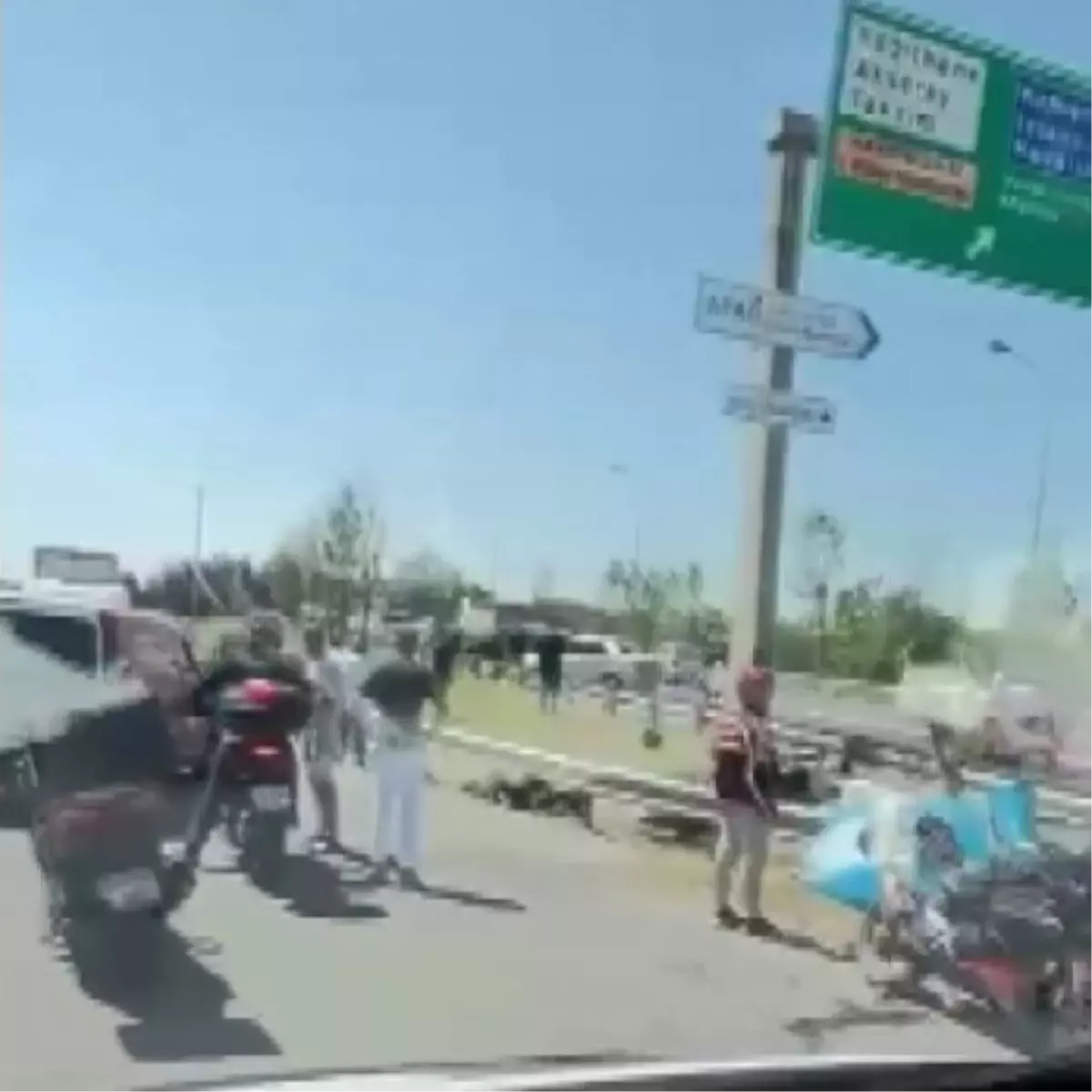 KAĞITHANE’DE MOTOSİKLET KAZASI; 4 YARALI