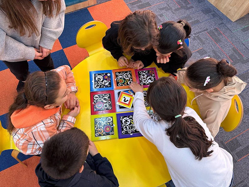 MİNİK OKURLAR EMNİYETEVLERİ’NDE KİTAPLARLA BULUŞUYOR