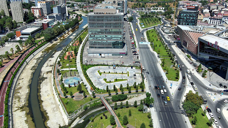 KÂĞITHANE’DE OTOPARKLARA ELEKTRİKLİ ARAÇ ŞARJ ÜNİTELERİ KURULUYOR