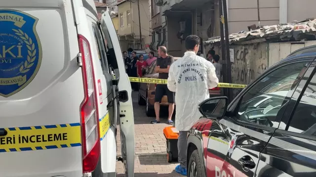 Kağıthane’de ev arkadaşını boğazını keserek öldü