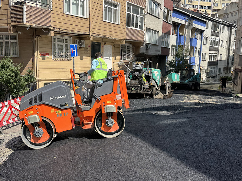 KÂĞITHANE’DE YOL BAKIM VE ASFALTLAMA ÇALIŞMALARI SÜRÜYOR