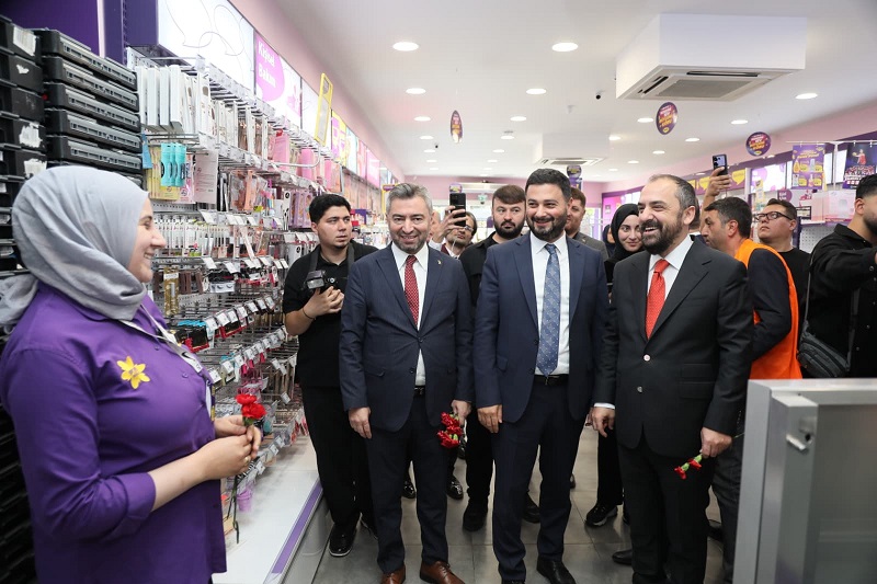 AK PARTİ ÜST DÜZEY TEMSİLCİLERİ KAĞITHANE’DE VATANDAŞLARLA BULUŞTU