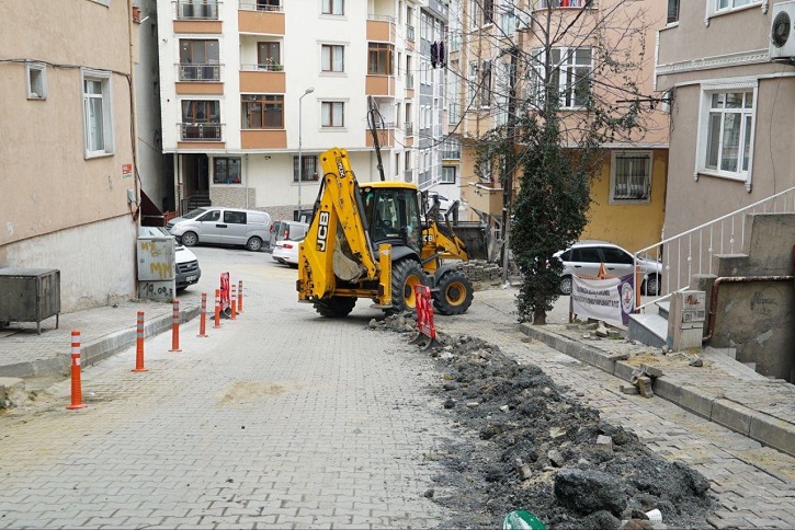 KÂĞITHANE’DE ELEKTRİK HATLARI YER ALTINA ALINIYOR