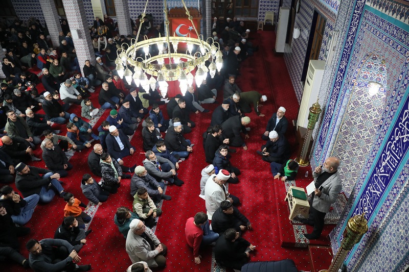 KÂĞITHANE’DE GENÇLER HER PAZAR SABAH NAMAZINDA BULUŞUYOR