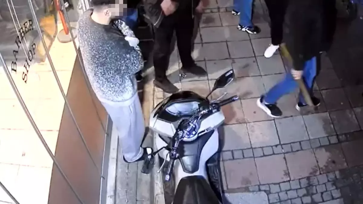 Kağıthane’de Kuaföre Baltalı Saldırı