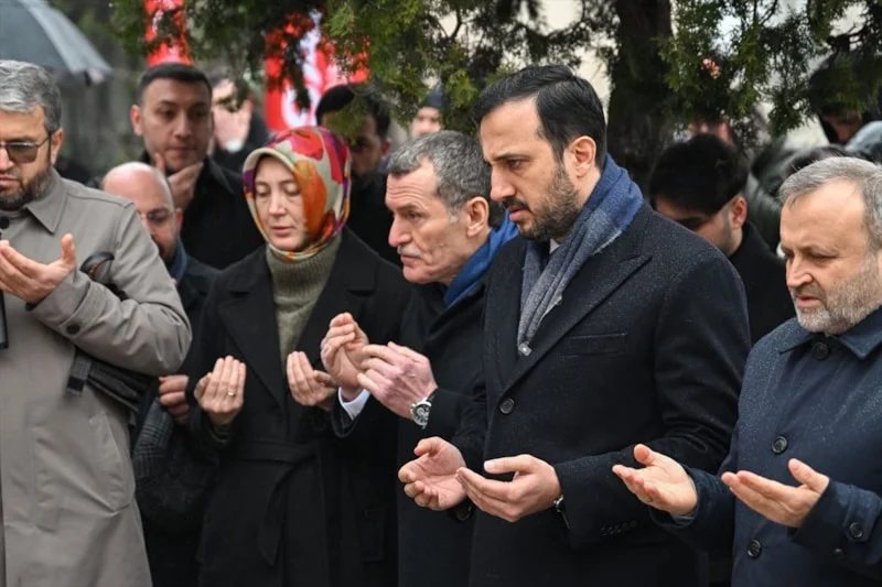 Erbakan, AK Parti İstanbul İl Başkanlığınca mezarı başında anıldı