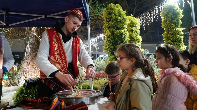 KÂĞITHANE’DE RAMAZAN’IN MANEVİ İKLİMİ MEYDANA TAŞINIYOR