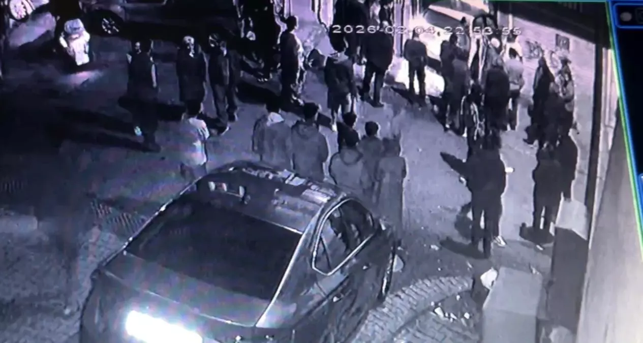 Acemi sürücü depoya daldı