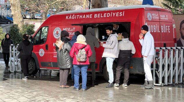 KÂĞITHANE’DE İFTARA YETİŞEMEYENLERE SICAK ÇORBA İKRAMI