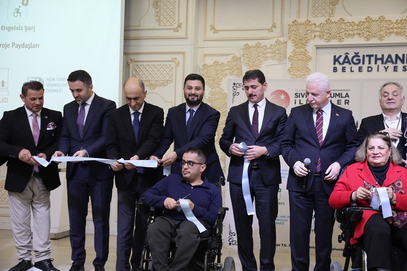 VALİ DAVUT GÜL: “ENGELSİZ ŞARJ İLE ERİŞİLEBİLİRLİĞİ ARTIRIYORUZ”