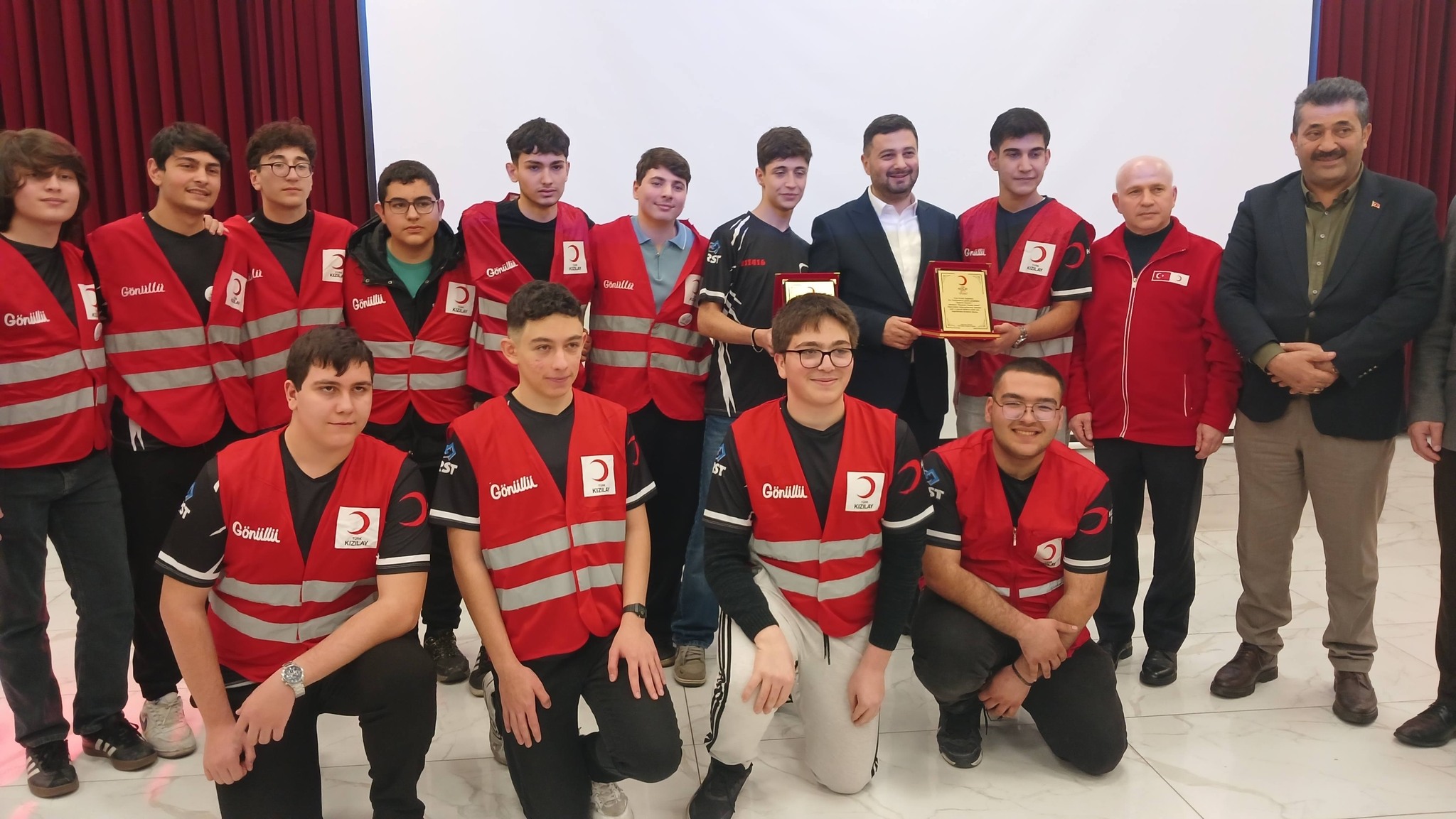 KIZILAY KAĞITHANE’DEN GÖNÜLLÜLERE İFTAR