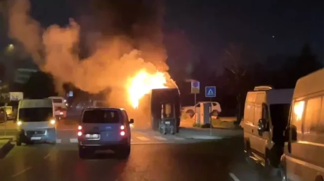 Kağıthane’de Midibüs Yangını