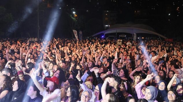 KAĞITHANE BİNLERCE GENCİYLE 19 MAYIS’I KUTLADI