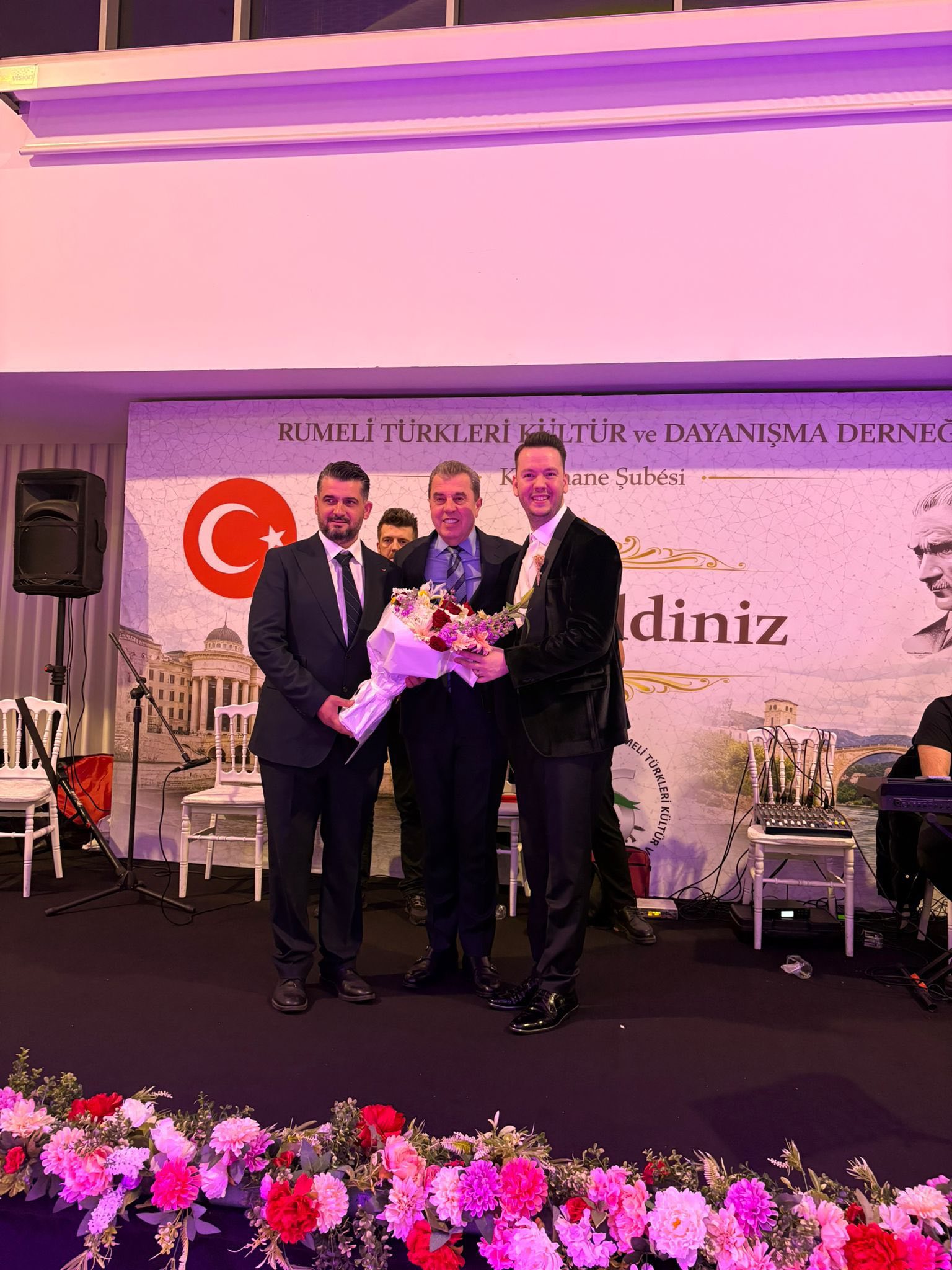 RUMELİ TÜRKLERİ KAĞITHANE’DEN MUHTEŞEM GECE