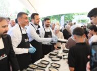 AİLE BAYRAMLAŞMASI PROGRAMINDA 20 BİN KİŞİYE 5 TON ETLİ PİLAV İKRAM EDİLDİ