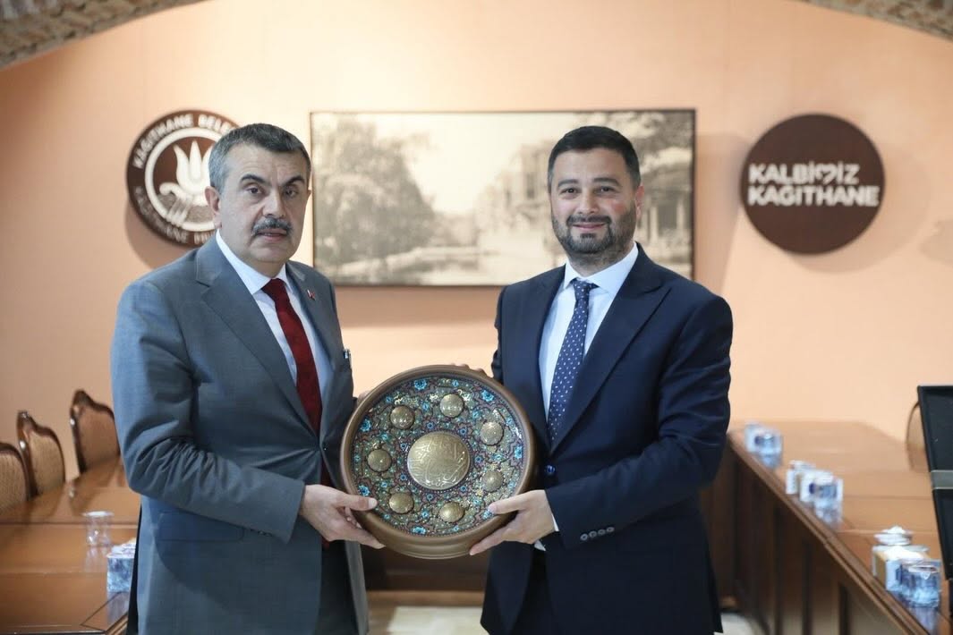 BAKAN YUSUF TEKİN KÂĞITHANE’DE