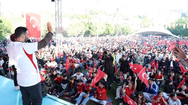 KÂĞITHANELİLER MİLLİ TAKIM HEYECANINI DEV EKRANLARDA YAŞADI