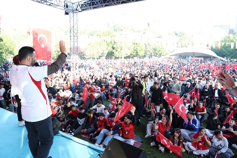 KÂĞITHANELİLER MİLLİ TAKIM HEYECANINI DEV EKRANLARDA YAŞADI