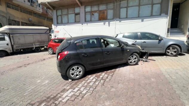 Kağıthane’de Kayarak Çarpan Araçta Hasar