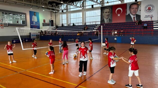 YAZ SPOR OKULLARI KÂĞITHANE’DE YOĞUN KATILIMLA SÜRÜYOR