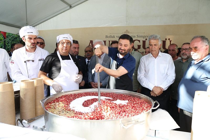 KÂĞITHANE’DE MUHARREM AYINDA 50 BİN KİŞİYE AŞURE DAĞITILDI