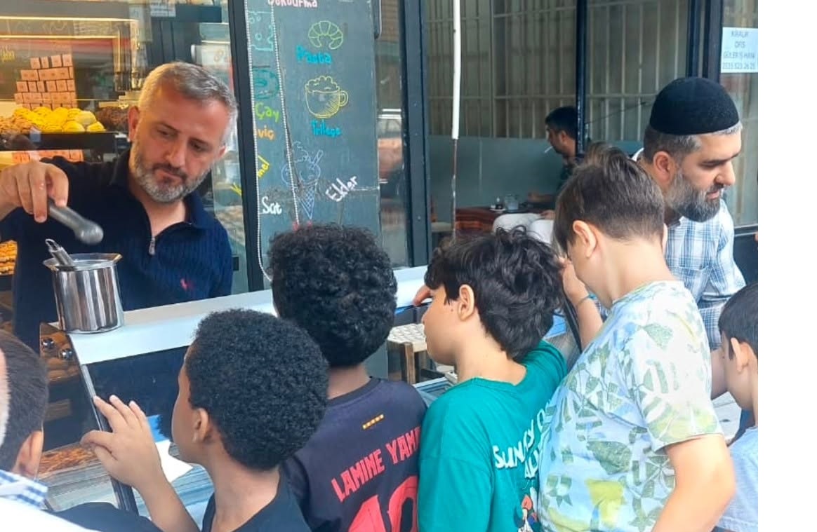 MUHTAR BALCI KUR’AN ÇOCUKLARINI SEVİNDİRMEYE DEVAM EDİYOR
