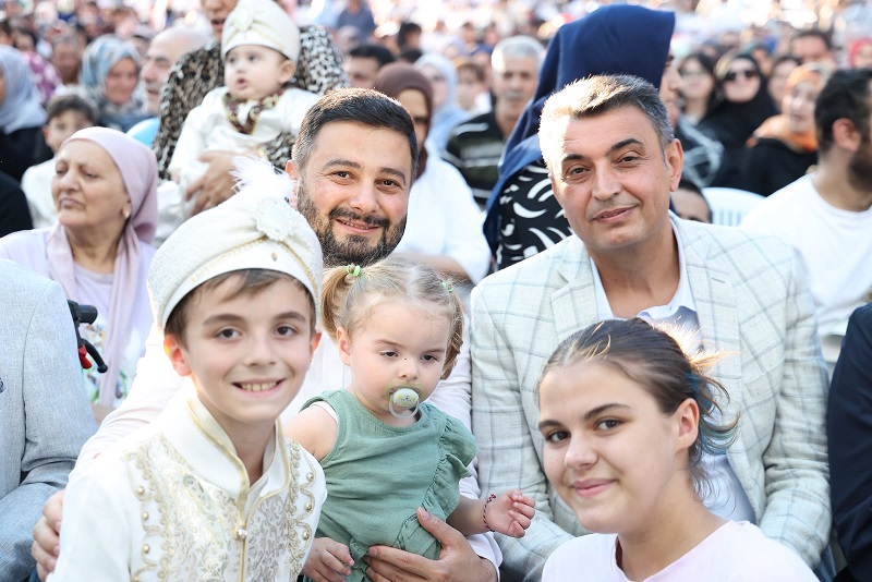KÂĞITHANE’DE SÜNNET MUTLULUĞU ŞÖLENLE TAÇLANDI